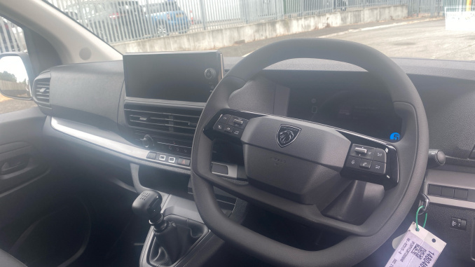 Peugeot Expert M Diesel 2.2 BlueHDi 150 Professional Van - Image 11